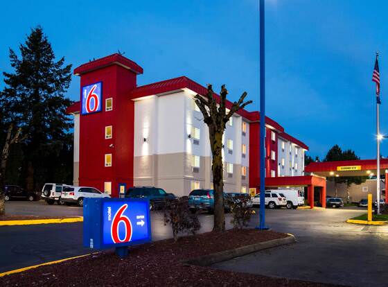 Motel 6 Wilsonville, OR - Portland allows check-in for 18 year-old guests