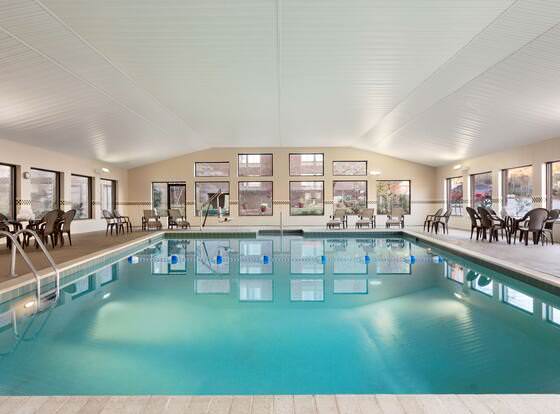 Country Inn & Suites by Radisson, Atlanta Galleria/Ballpark, GA allows check-in for 18 year-old guests