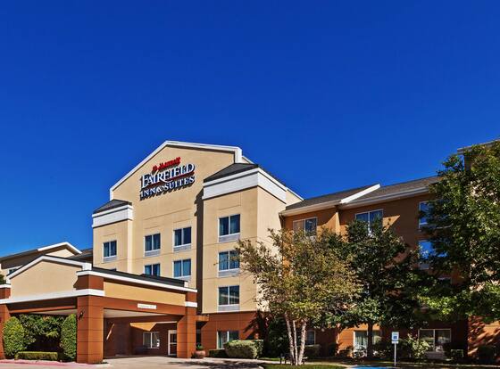 Fairfield Inn and Suites by Marriott Austin Northwest/Domain allows check-in for 18 year-old guests