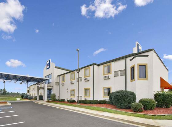 Howard Johnson by Wyndham Tifton allows check-in for 18 year-old guests