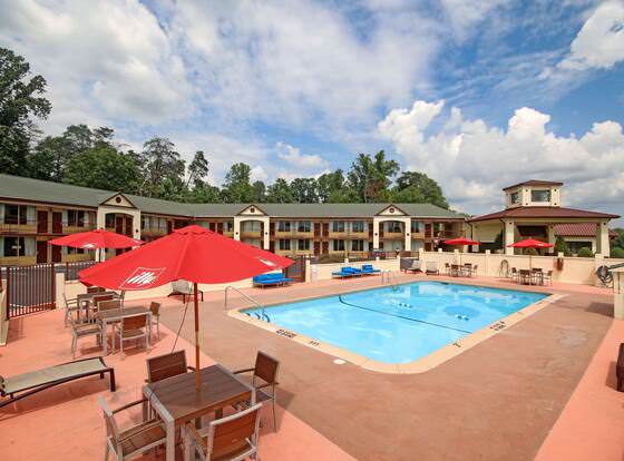 Econo Lodge Inn & Suites allows check-in for 18 year-old guests