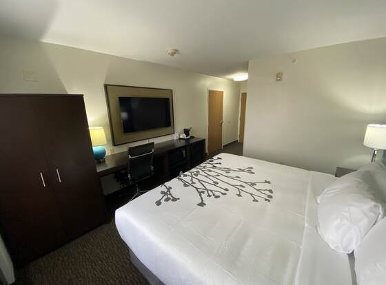 Sleep Inn St. Robert-Fort Leonard Wood allows check-in for 18 year-old guests