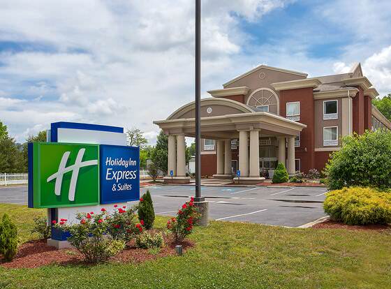 Holiday Inn Express Hotel & Suites Murphy, an IHG Hotel allows check-in for 18 year-old guests