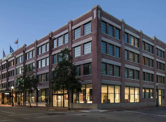 Renaissance New Orleans Arts Warehouse District Hotel allows check-in for 18 year-old guests