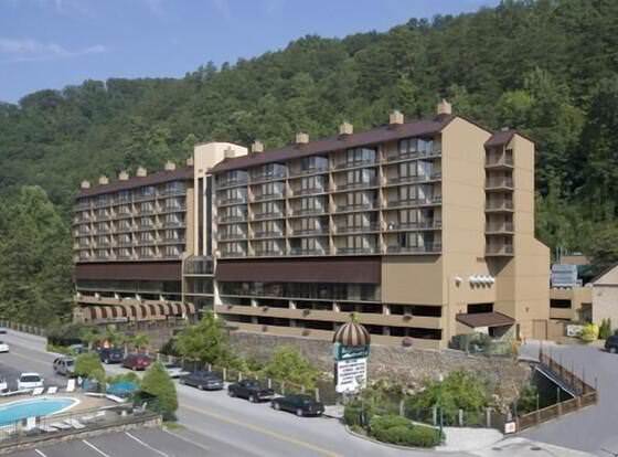 Edgewater Hotel - Gatlinburg allows check-in for 18 year-old guests