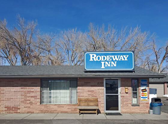 Rodeway Inn allows check-in for 18 year-old guests
