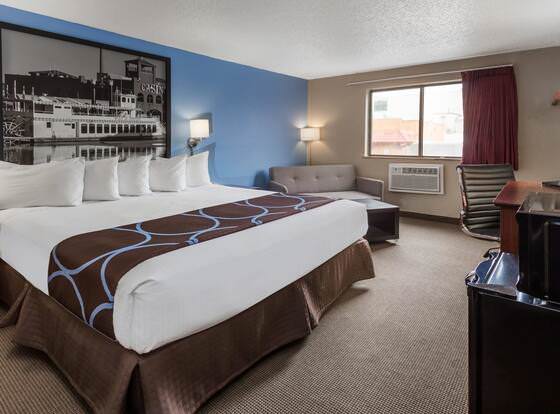 Super 8 by Wyndham Dubuque allows check-in for 18 year-old guests