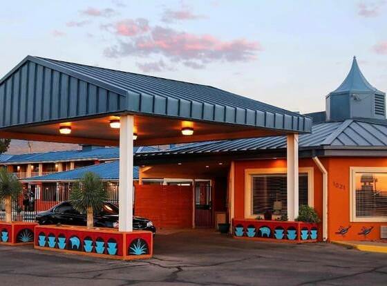 The Classic Desert Aire Hotel allows check-in for 18 year-old guests