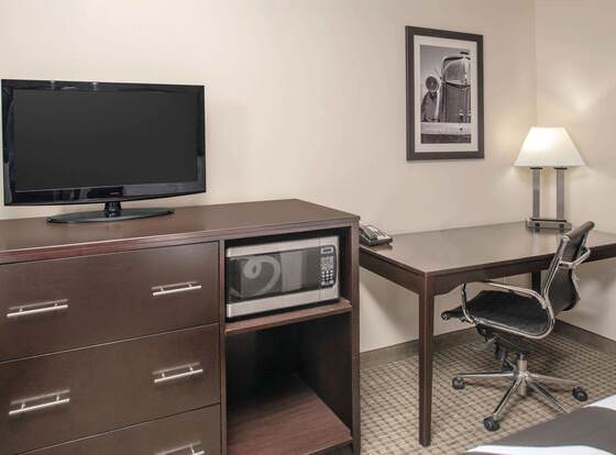 La Quinta Inn & Suites by Wyndham Moscow Pullman allows check-in for 18 year-old guests
