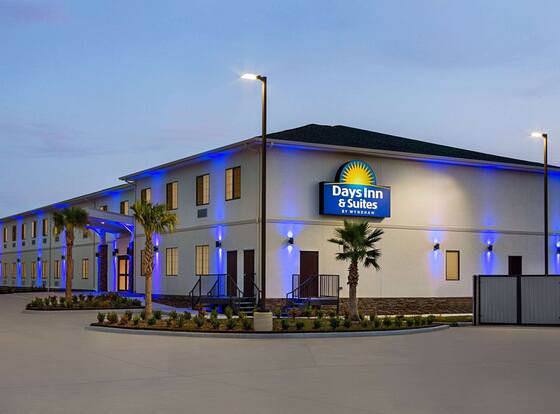 Days Inn & Suites by Wyndham Greater Tomball allows check-in for 18 year-old guests