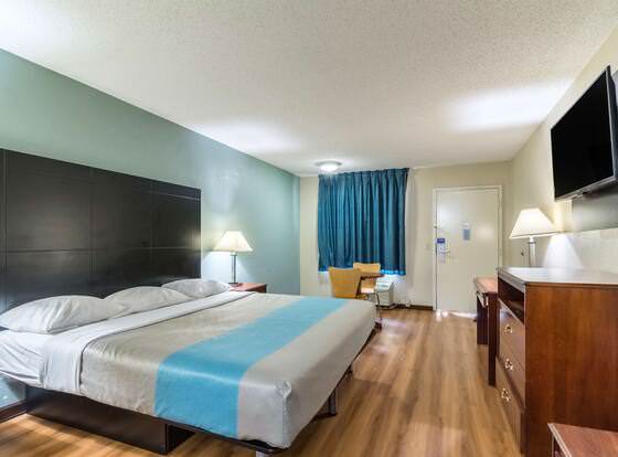 Motel 6 Kenly, NC allows check-in for 18 year-old guests