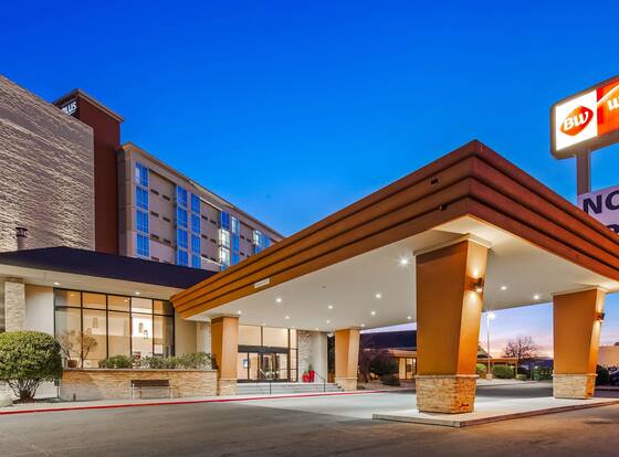 Best Western Plus Sparks-Reno Hotel allows check-in for 18 year-old guests