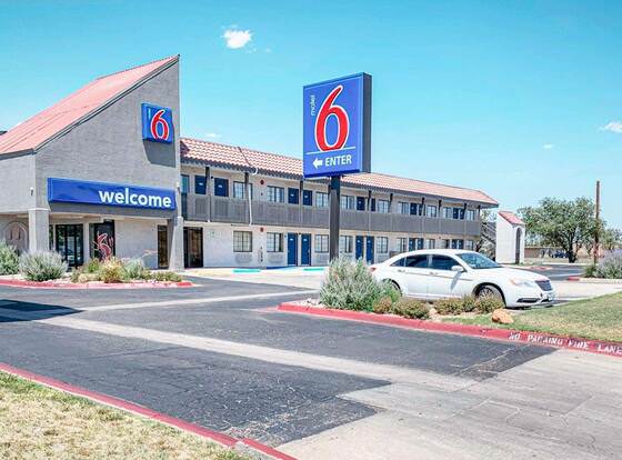 Motel 6 Amarillo, TX - Airport allows check-in for 18 year-old guests