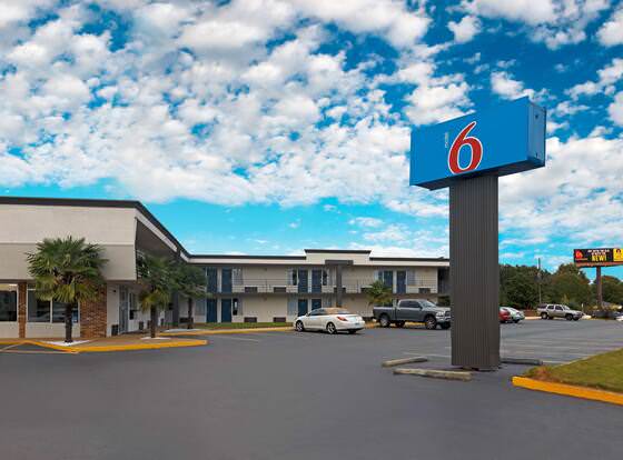 Motel 6 McDonough, GA allows check-in for 18 year-old guests