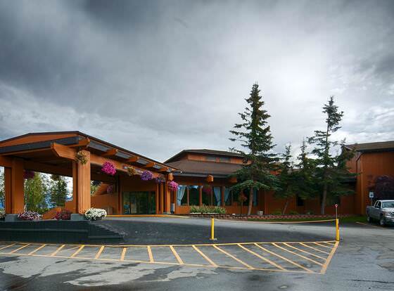 Best Western Lake Lucille Inn allows check-in for 18 year-old guests