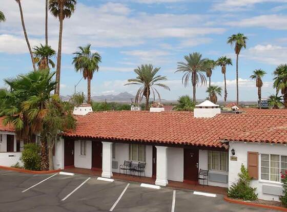Coronado Motor Hotel, a Travelodge by Wyndham allows check-in for 18 year-old guests