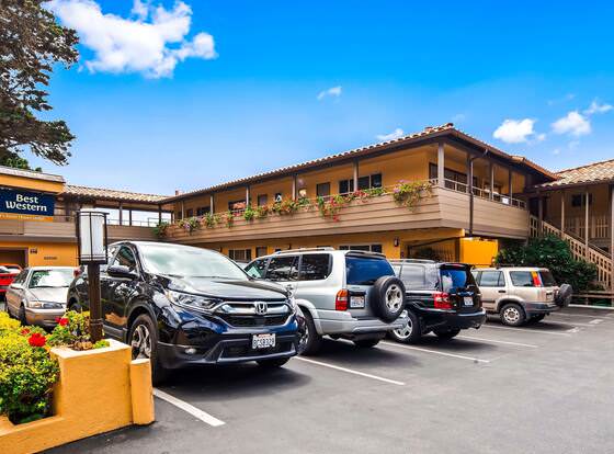 Best Western Carmel's Town House Lodge allows check-in for 18 year-old guests