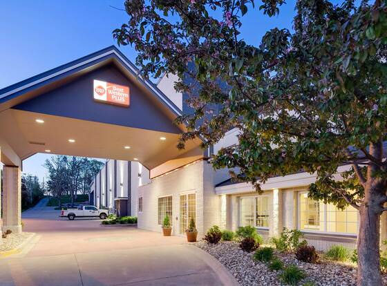 Best Western Plus Longbranch Hotel & Convention Center allows check-in for 18 year-old guests