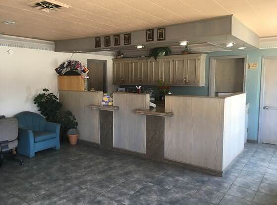 Budget Inn La Fonda Motel allows check-in for 18 year-old guests