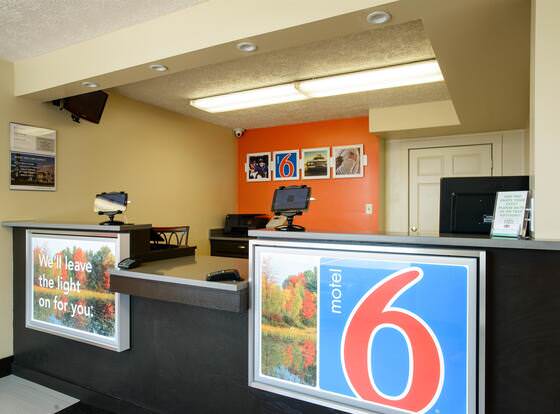 Motel 6 Mount Jackson, VA - Shenandoah allows check-in for 18 year-old guests