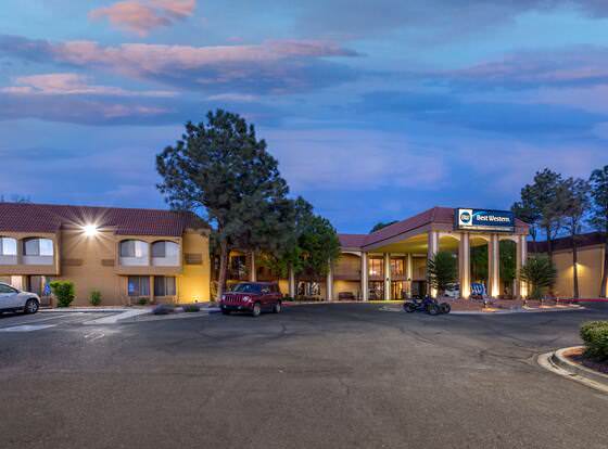 Best Western Airport Albuquerque InnSuites Hotel & Suites allows check-in for 18 year-old guests