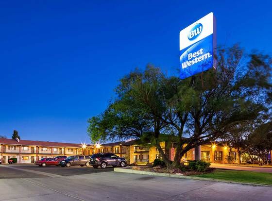 Best Western Arizonian Inn allows check-in for 18 year-old guests