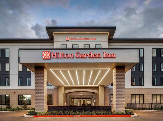 Hilton Garden Inn Wilsonville allows check-in for 18 year-old guests