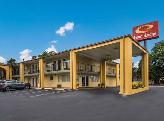 Econo Lodge Thomaston allows check-in for 18 year-old guests