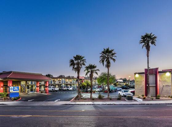 Best Western Desert Villa Inn allows check-in for 18 year-old guests