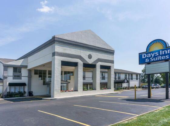 Days Inn by Wyndham Columbus East Airport allows check-in for 18 year-old guests