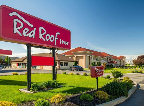 Red Roof Inn Batavia allows check-in for 18 year-old guests