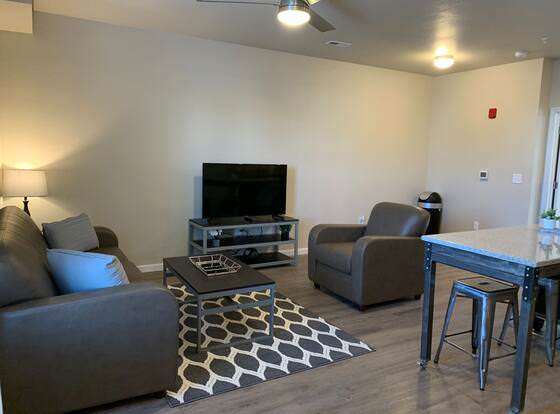 Cozy Houses at Nest Lawrence allows check-in for 18 year-old guests