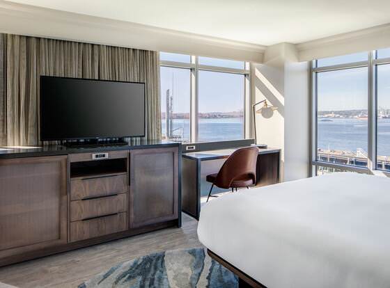 Seattle Marriott Waterfront allows check-in for 18 year-old guests