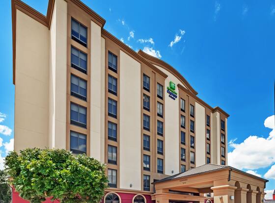 Holiday Inn Express & Suites Houston - Memorial Park Area, an IHG Hotel allows check-in for 18 year-old guests