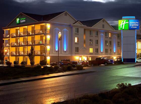 Holiday Inn Express & Suites Richland, an IHG Hotel allows check-in for 18 year-old guests