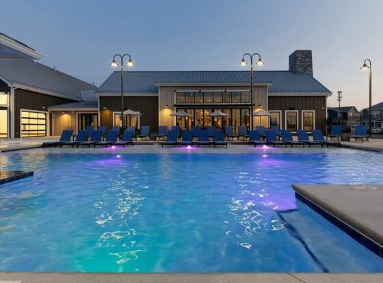 4BR Comfort House With Modern Amenities allows check-in for 18 year-old guests