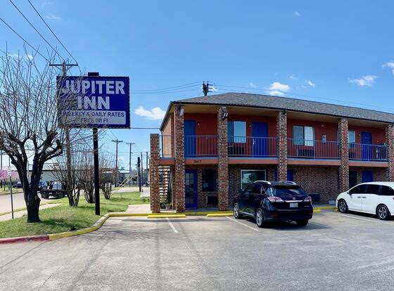 Jupiter Inn allows check-in for 18 year-old guests