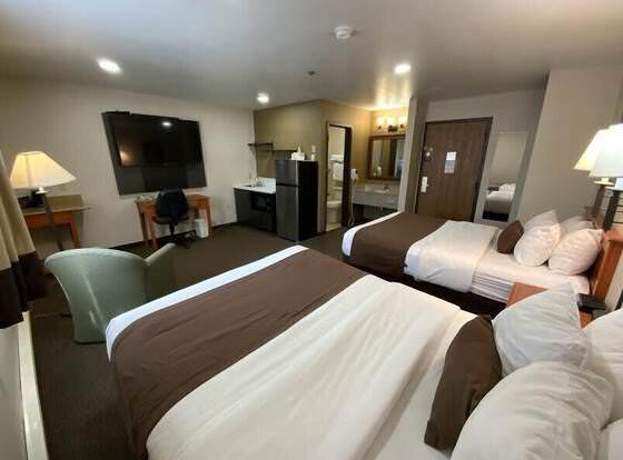 Studio 6 Minot, ND allows check-in for 18 year-old guests