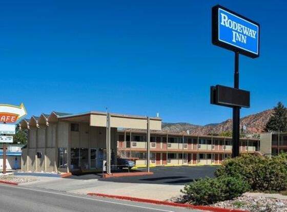 Rodeway Inn allows check-in for 18 year-old guests