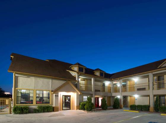 Howard Johnson by Wyndham San Marcos allows check-in for 18 year-old guests
