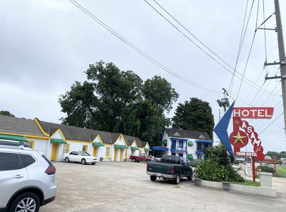 Asam Hotel allows check-in for 18 year-old guests