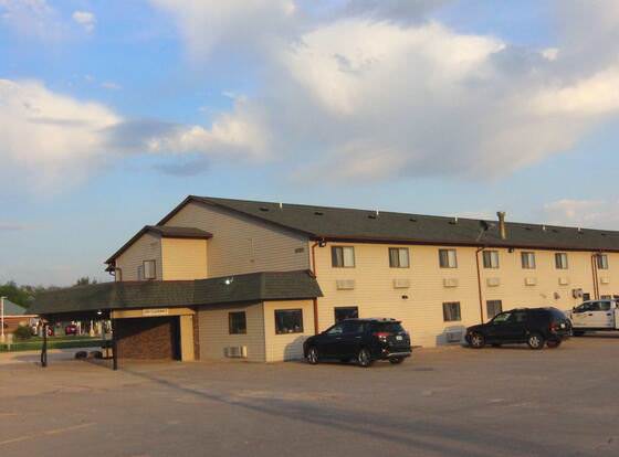 SureStay Hotel by Best Western Manchester allows check-in for 18 year-old guests