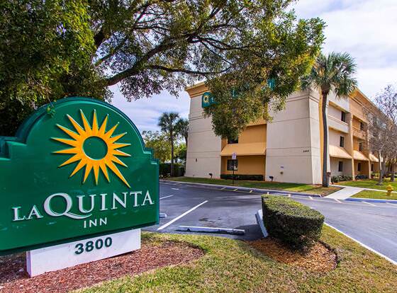 La Quinta Inn by Wyndham Ft. Lauderdale Tamarac East allows check-in for 18 year-old guests