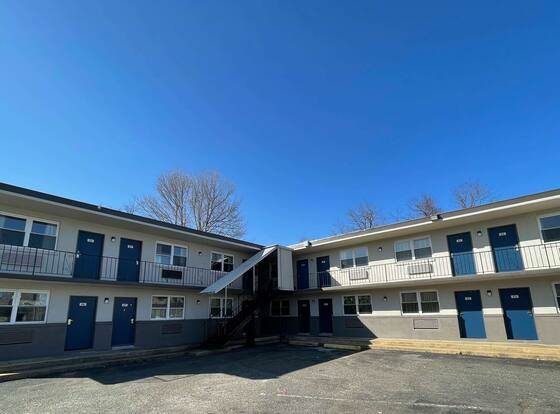 Studio 6 Tinton Falls, NJ - Neptune allows check-in for 18 year-old guests