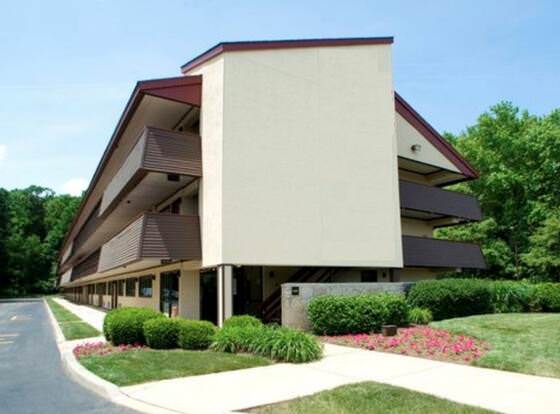 FairBridge Inn Express Baton Rouge allows check-in for 18 year-old guests