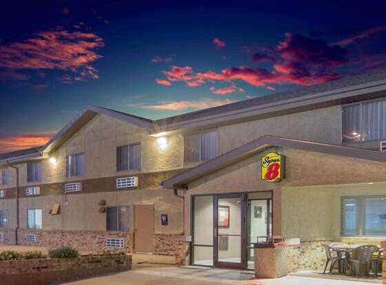 Super 8 by Wyndham Hastings allows check-in for 18 year-old guests