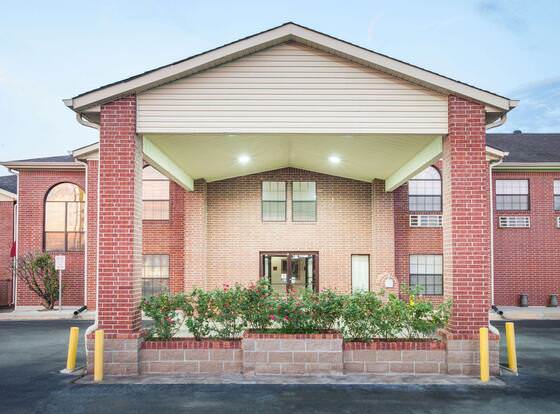 Super 8 by Wyndham White Hall allows check-in for 18 year-old guests