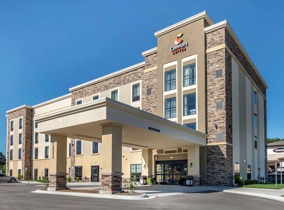 Comfort Suites Grandview - Kansas City allows check-in for 18 year-old guests