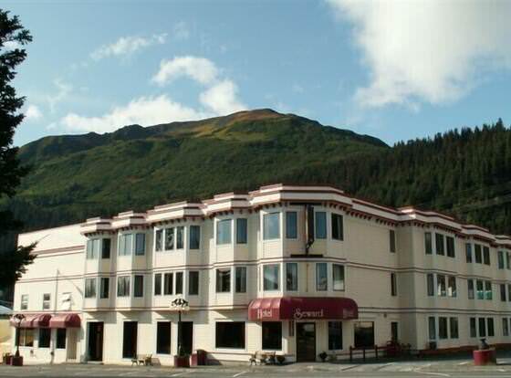 Hotel Seward allows check-in for 18 year-old guests