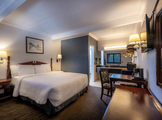 Hotel H-Wood allows check-in for 18 year-old guests